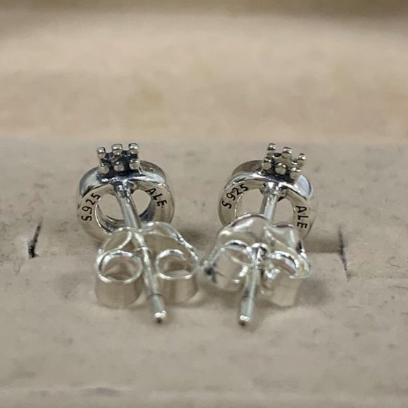Pandora Polished Crown O Stud Earrings - Picture 5 of 5